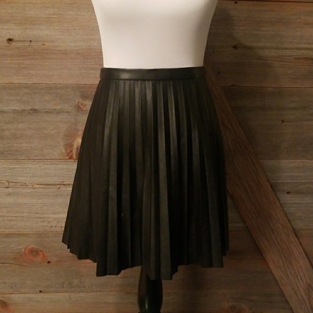 J. Crew Pleated Skirt 🏵